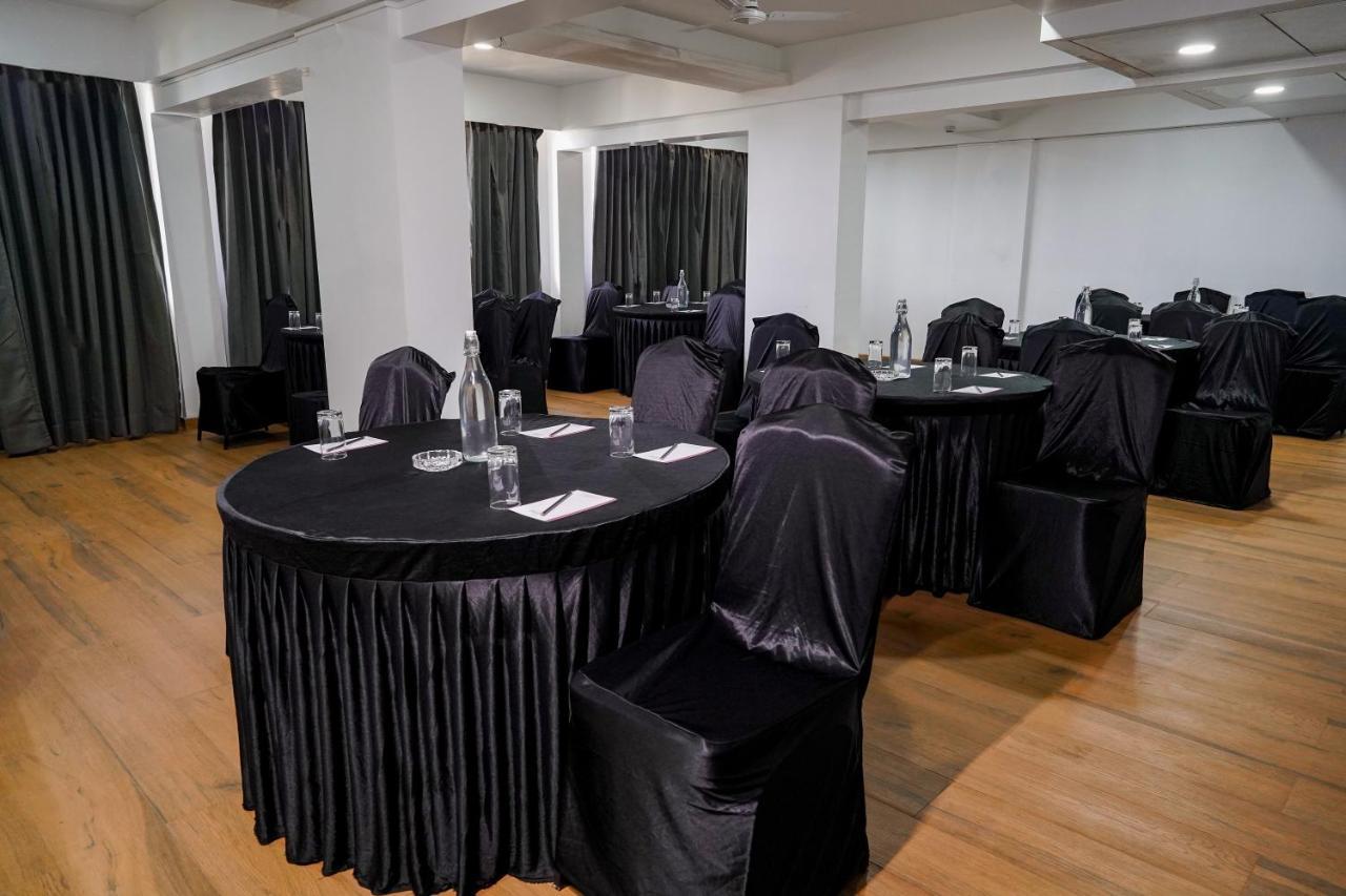 Tgi Ameya Grand Hotell Panaji Exteriör bild
