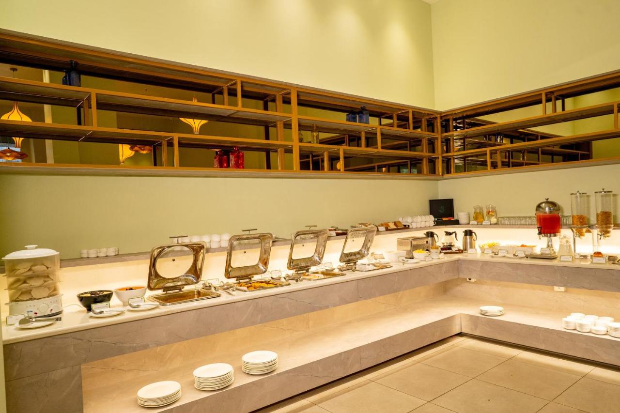 Tgi Ameya Grand Hotell Panaji Exteriör bild